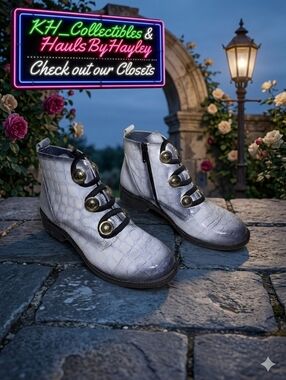 Unity in Diversity Strauss Grey Croc Leather Ankle Boots Size 6.5 NEW